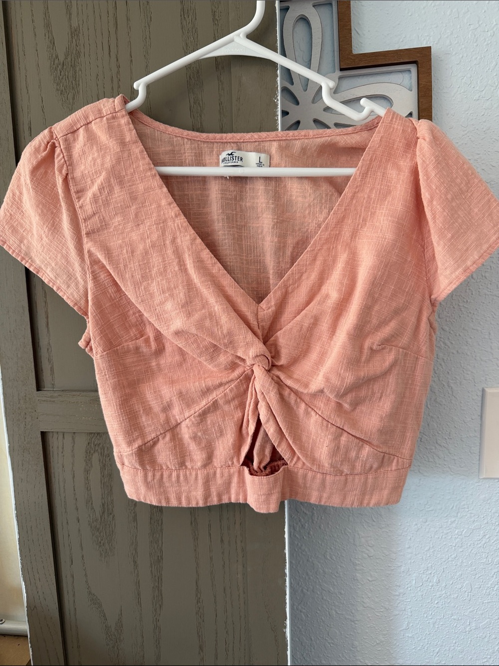 Hollister Peach Knot-Front Short Sleeve Crop Top